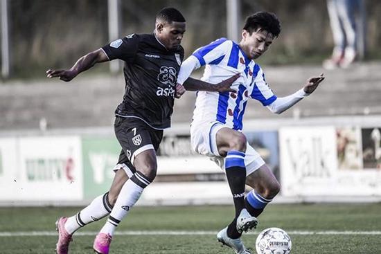 Đồng đội ở SC Heerenveen: 'Chúng tôi rất vui khi có Văn Hậu ở đây'