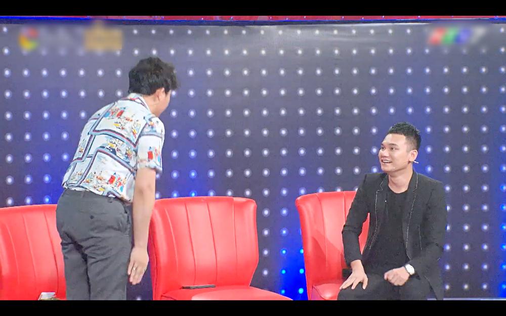 Khắc Việt rùng mình khi song ca cùng cô gái có giọng đàn ông-7