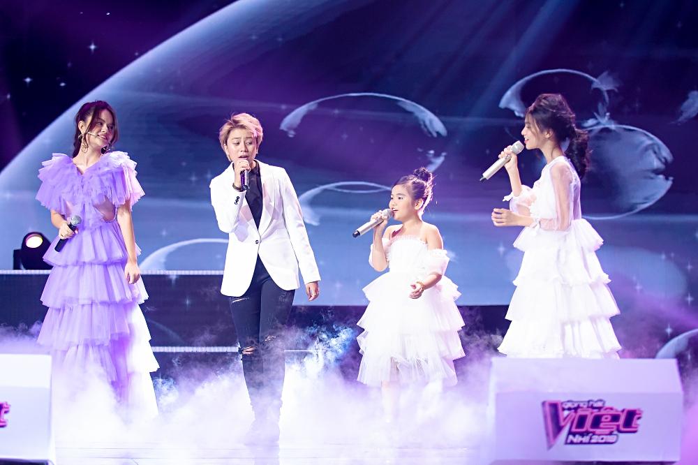 Lần đầu tiên Bảo Hân Về nhà đi con khoe giọng hát ngọt ngào trên sân khấu lớn-1