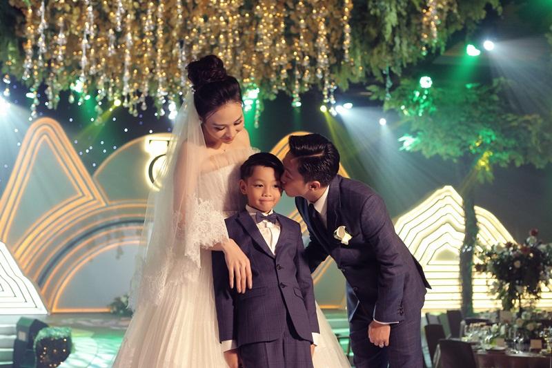 Được Đàm Thu Trang chăm sóc tận tâm, bảo sao Subeo lại chẳng hết mực yêu thương mẹ kế đến thế!-18