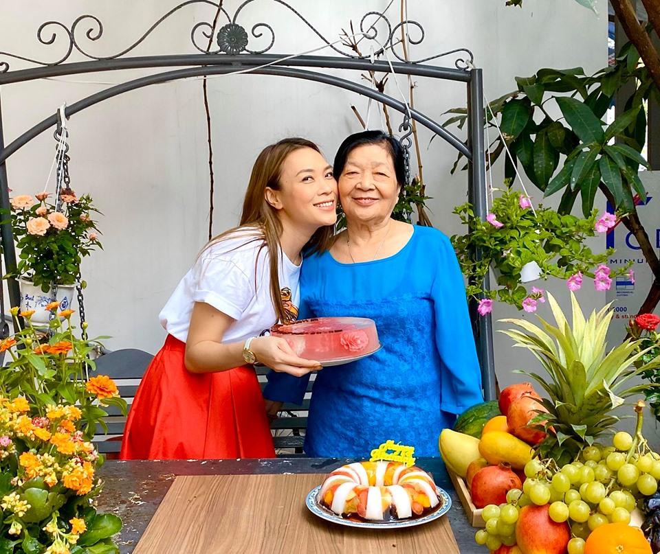 Rũ hết hào quang lấp lánh, Mỹ Tâm - Nhã Phương - HHen Niê chỉ muốn làm đứa con bé bỏng bên người phụ nữ của cuộc đời-1