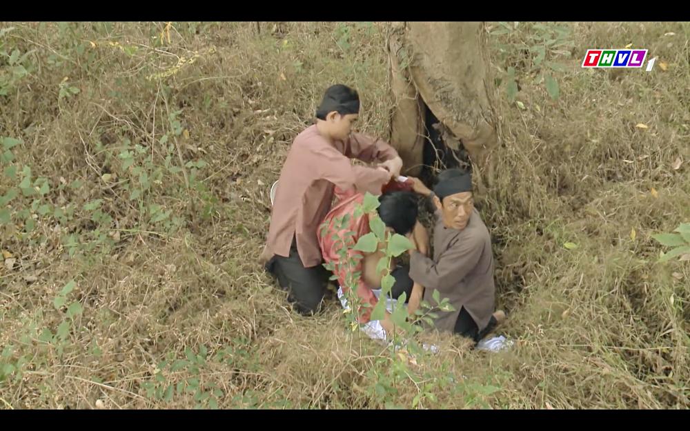 Cao Thái Hà bỏ thuốc mê rồi lột đồ đàn ông đã có vợ trong tập 42 Tiếng Sét Trong Mưa-8