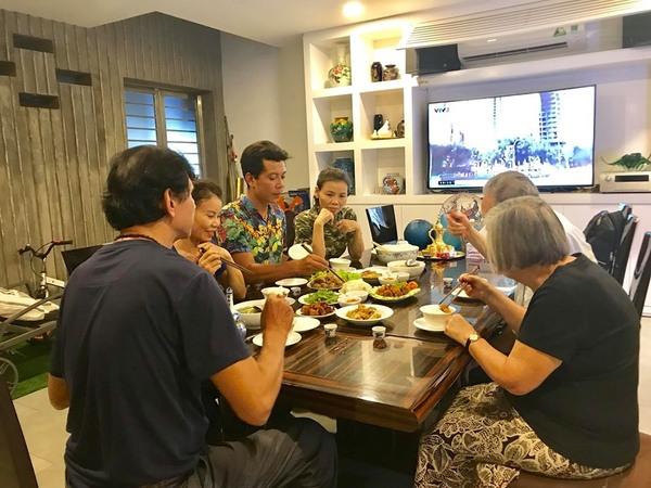 Bố mẹ Kim Lý liên tiếp về thăm nhà Hồ Ngọc Hà, tình thông gia đã chính thức kết duyên?-3