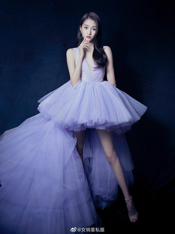 Ở nhà bị Huỳnh Hiểu Minh dìm, ra ngoài Angelababy bị đàn em đánh bại-2