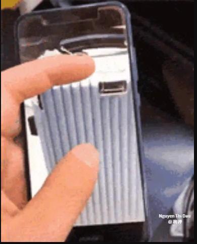 Đi công tác vẫn không quên gửi ảnh về, thanh niên bị phát hiện ngoại tình chỉ vì một chi tiết nhỏ trên chiếc vali-1