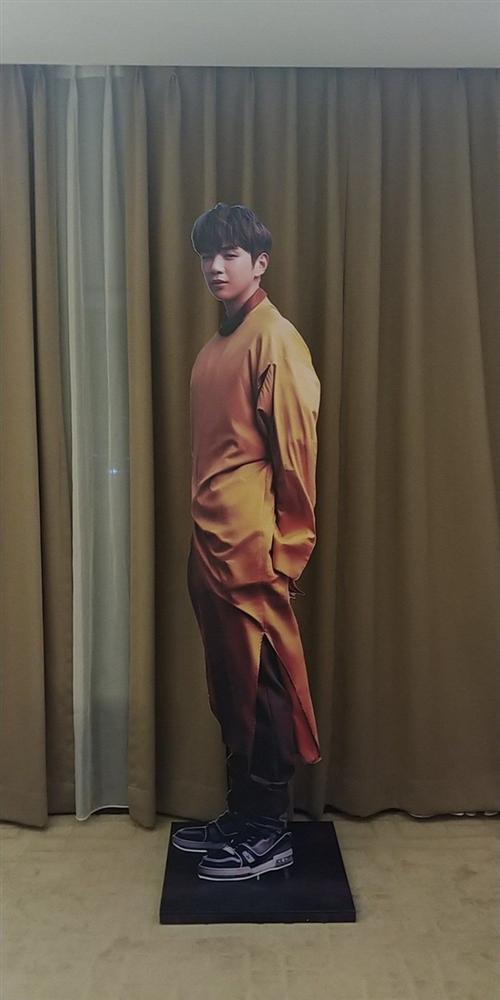 Kang Daniel bỗng dưng trở thành chú rể bất đắc dĩ tại đám cưới của một người hâm mộ-2