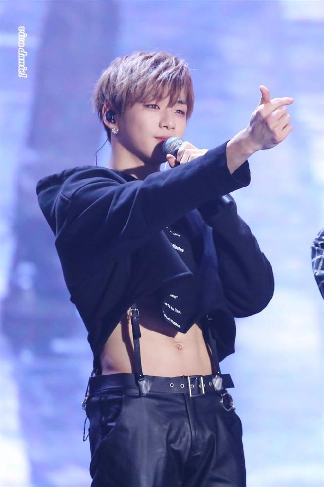 Kang Daniel bỗng dưng trở thành chú rể bất đắc dĩ tại đám cưới của một người hâm mộ-5