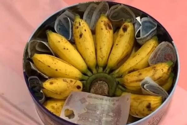 Clip: Anh chồng tự tay chuẩn bị món quà cực độc tặng vợ ngày 20/10 làm các mẹ bỉm sữa cười không nín được-1