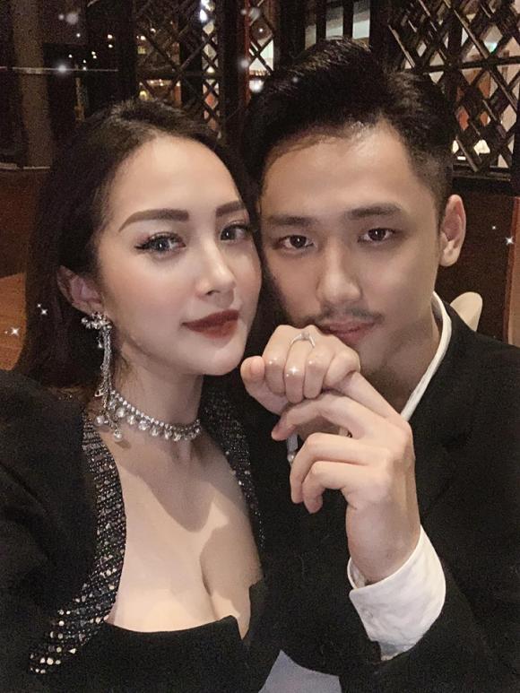 Dư Hàng My khoe nhẫn kim cương siêu xịn, dân mạng trổ tài dự đoán gia thế của em rể Hương Tràm-6