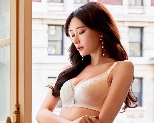 Lâm Chí Linh - siêu mẫu luôn bị điều tiếng vì ảnh khêu gợi-10