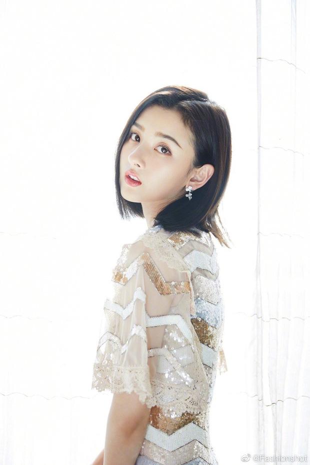 Triệu Vy lộ dấu vết lão hóa khi sánh bước cùng Huỳnh Hiểu Minh-6