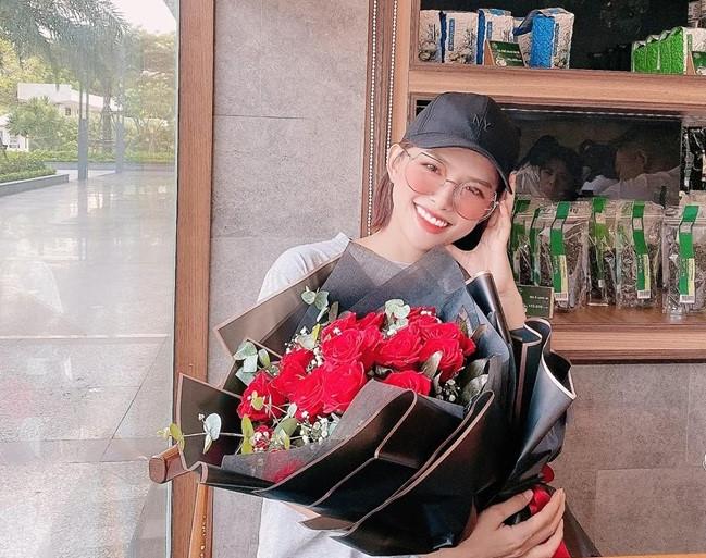 Những màn tặng quà 20/10 siêu to khổng lồ khiến chị em rần rần ghen tị-6