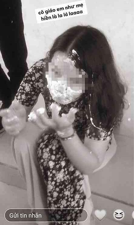 Học sinh trét bánh kem đầy mặt giáo viên còn khoe hành cô dễ sợ gây bức xúc-2