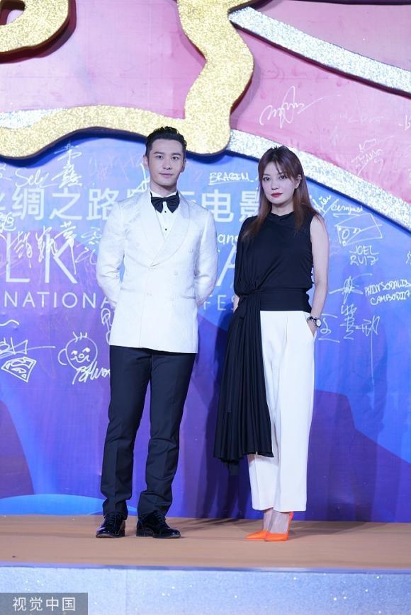 Hiếm khi mặc đồ đôi với vợ, thế mà Huỳnh Hiểu Minh lại diện đồ xuyệt tông với Triệu Vy khiến fans khó hiểu-5