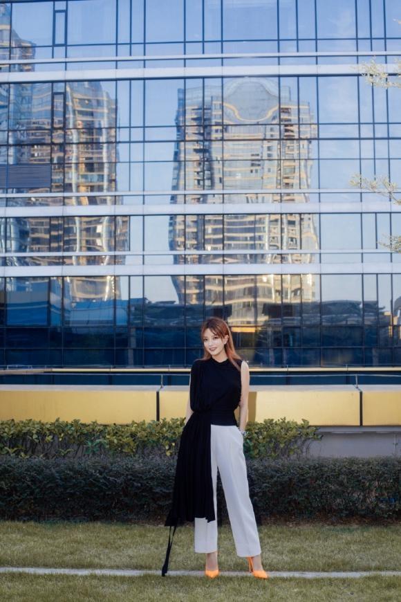 Hiếm khi mặc đồ đôi với vợ, thế mà Huỳnh Hiểu Minh lại diện đồ xuyệt tông với Triệu Vy khiến fans khó hiểu-6