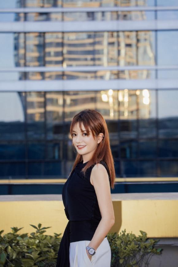 Hiếm khi mặc đồ đôi với vợ, thế mà Huỳnh Hiểu Minh lại diện đồ xuyệt tông với Triệu Vy khiến fans khó hiểu-7