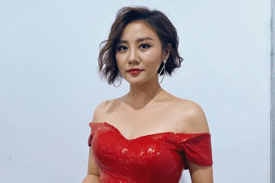 Khán giả sốc khi Văn Mai Hương úp mở thông tin lễ cưới chỉ để PR