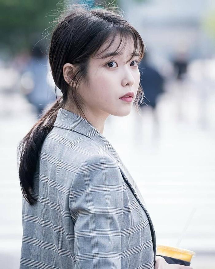 Sau sự ra đi của Sulli, IU lần thứ 2 hoãn lịch ra mắt album mới-3