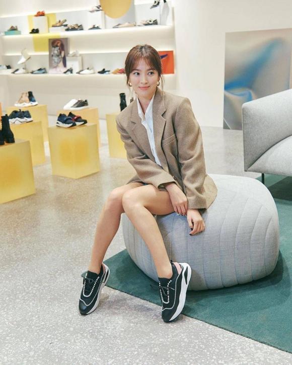 Song Hye Kyo tái hiện hình ảnh bác sĩ Kang trong Hậu duệ của mặt trời, fan lại nghẹn ngào khó tả-2