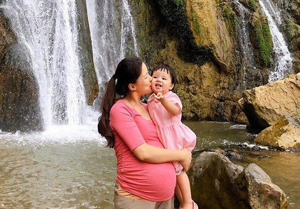 Trước khi bị chê xuề xoà khi bầu lần 4, cựu MC đình đám VTV từng mặc đẹp miễn bàn-1