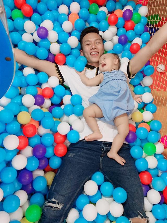 Bùi Tiến Dũng, Bùi Tiến Dụng nhập hội bố bỉm sữa, chăm khoe ảnh con-4