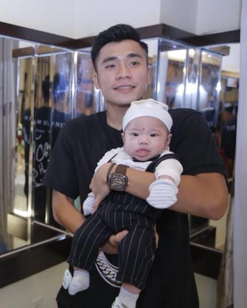 Bùi Tiến Dũng, Bùi Tiến Dụng nhập hội bố bỉm sữa, chăm khoe ảnh con-7