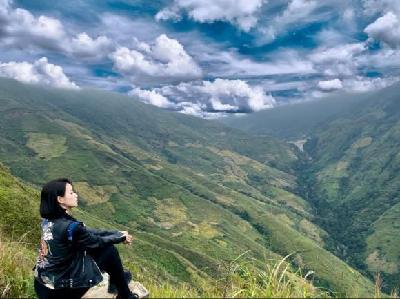 Rủ chồng thiếu gia lên núi ngắm mây nhưng Tâm Tít khẳng định: Em ngắm có mỗi anh-6