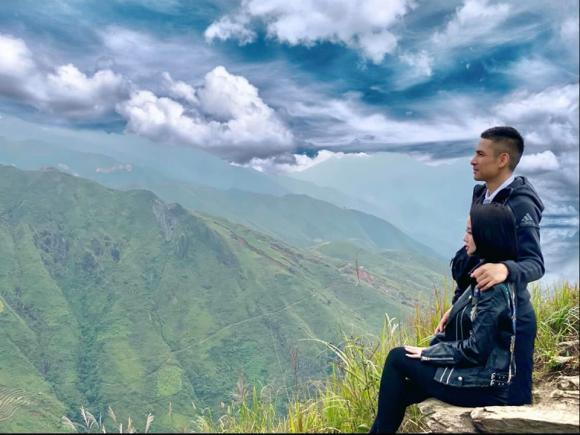 Rủ chồng thiếu gia lên núi ngắm mây nhưng Tâm Tít khẳng định: Em ngắm có mỗi anh-1