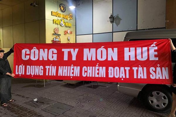 Võ Hoàng Yến oanh tạc một vòng ẩm thực xứ Huế-9