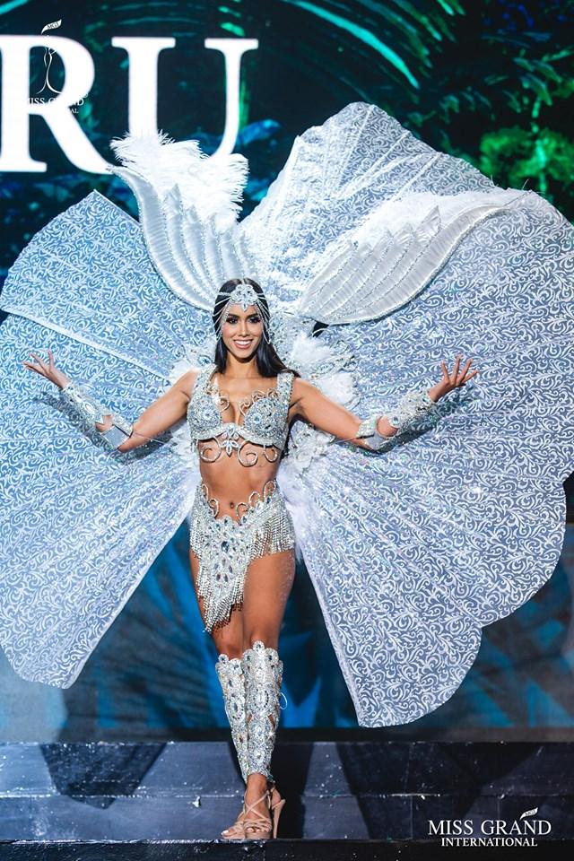 Top 10 quốc phục đẹp nhất Miss Grand International 2019, trong đó có thí sinh giống Mạc Văn Khoa-10