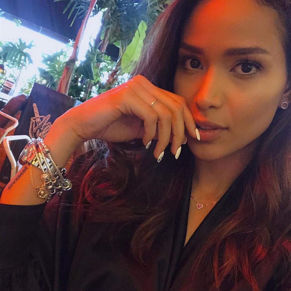 Bản tin Hoa hậu Hoàn vũ 22/10: Mỹ nữ lộ nhũ hoa ở thành Rome cướp sạch sóng của Hoàng Thùy-10