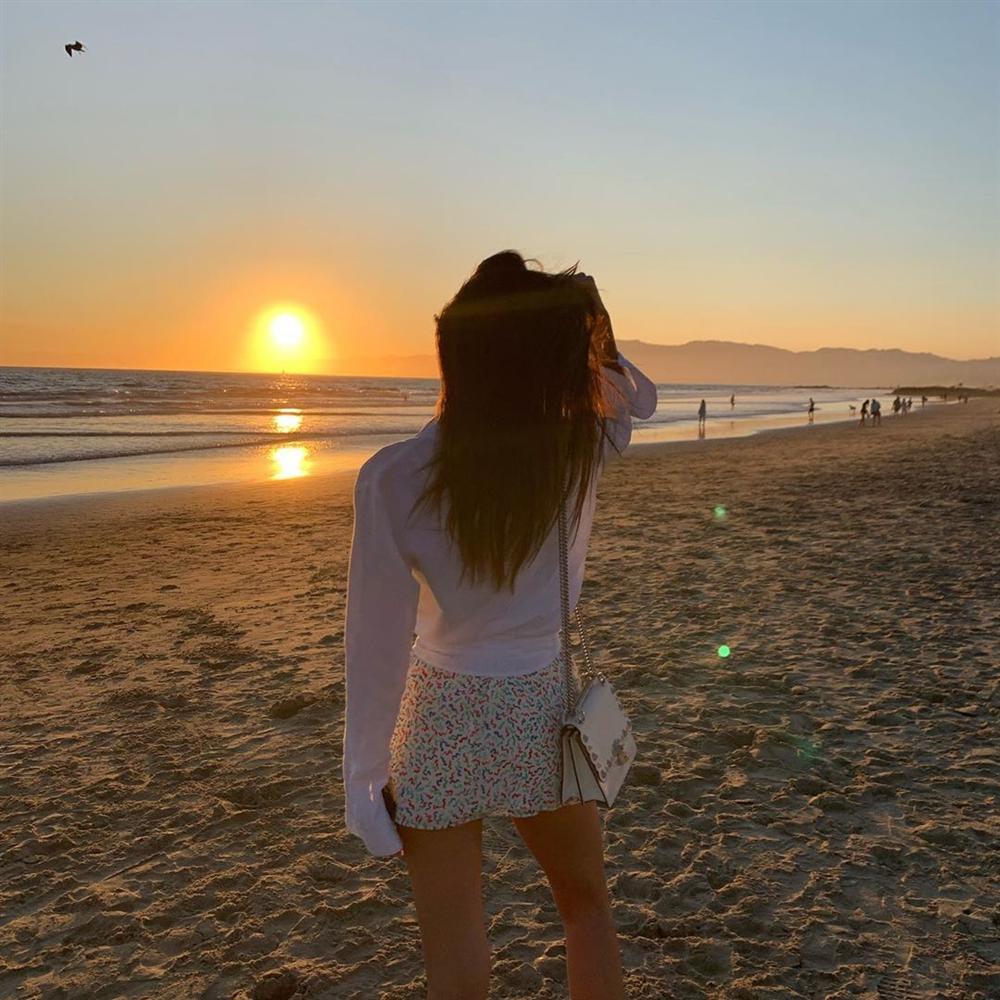 Bản tin Hoa hậu Hoàn vũ 22/10: Mỹ nữ lộ nhũ hoa ở thành Rome cướp sạch sóng của Hoàng Thùy-6