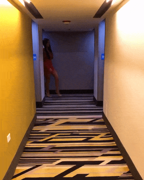 Bản tin Hoa hậu Hoàn vũ 22/10: Mỹ nữ lộ nhũ hoa ở thành Rome cướp sạch sóng của Hoàng Thùy-4