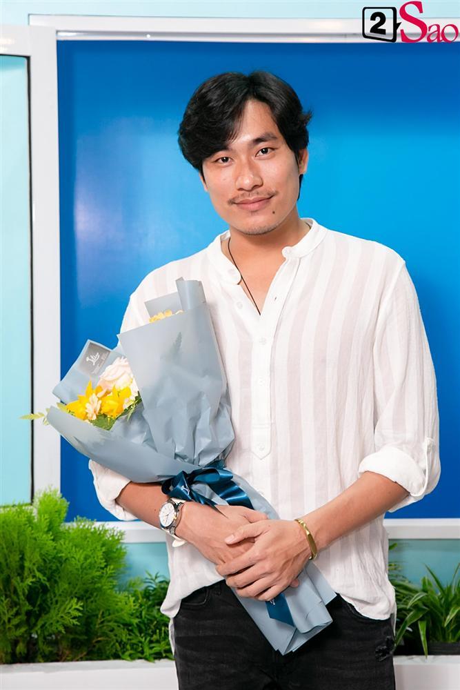 Isaac không sợ lộ hàng khi diễn cảnh khỏa thân trong Anh Trai Yêu Quái-4