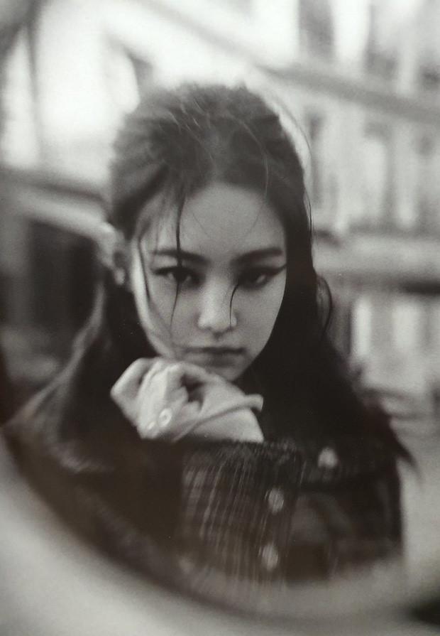 Ảnh tạp chí chụp tại châu Âu của Jennie và Lisa (BlackPink)-1