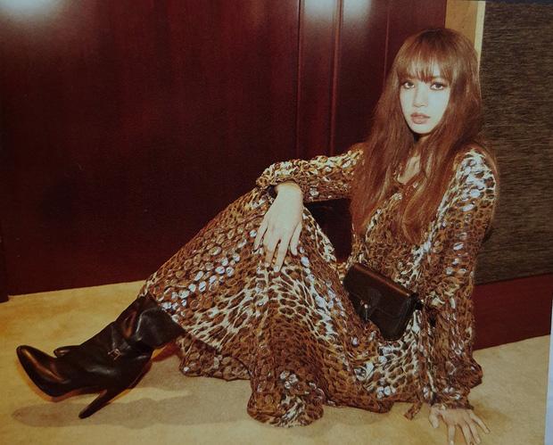 Ảnh tạp chí chụp tại châu Âu của Jennie và Lisa (BlackPink)-12