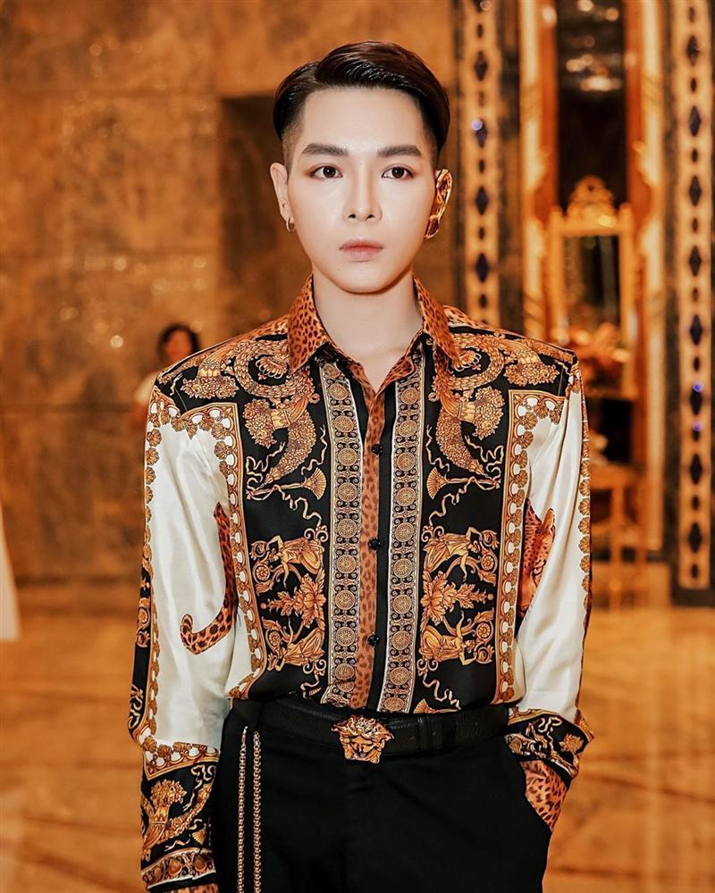 Đức Phúc đi giày cao gót, đeo bịt tai vàng chống thị phi nhưng fan lại thi nhau réo tên Sơn Tùng M-TP và Erik-1