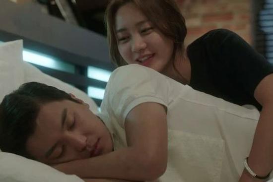 Nửa đêm đến nhà vợ để làm lành, tôi đứng tim trước cảnh tượng phía sau cánh cửa