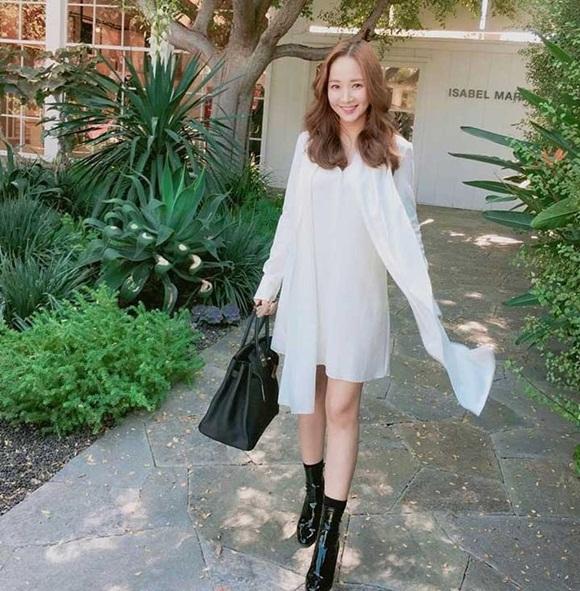 Mặc cả cây màu đen, nữ hoàng dao kéo Park Min Young vẫn nổi như cồn ở sân bay với vòng eo con kiến và túi Hermes sang chảnh-7
