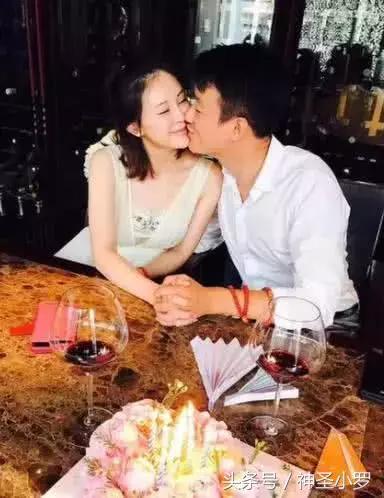 Phải lòng cô giáo, chàng sinh viên quyết tán bằng được... và kết quả sau 10 năm-2