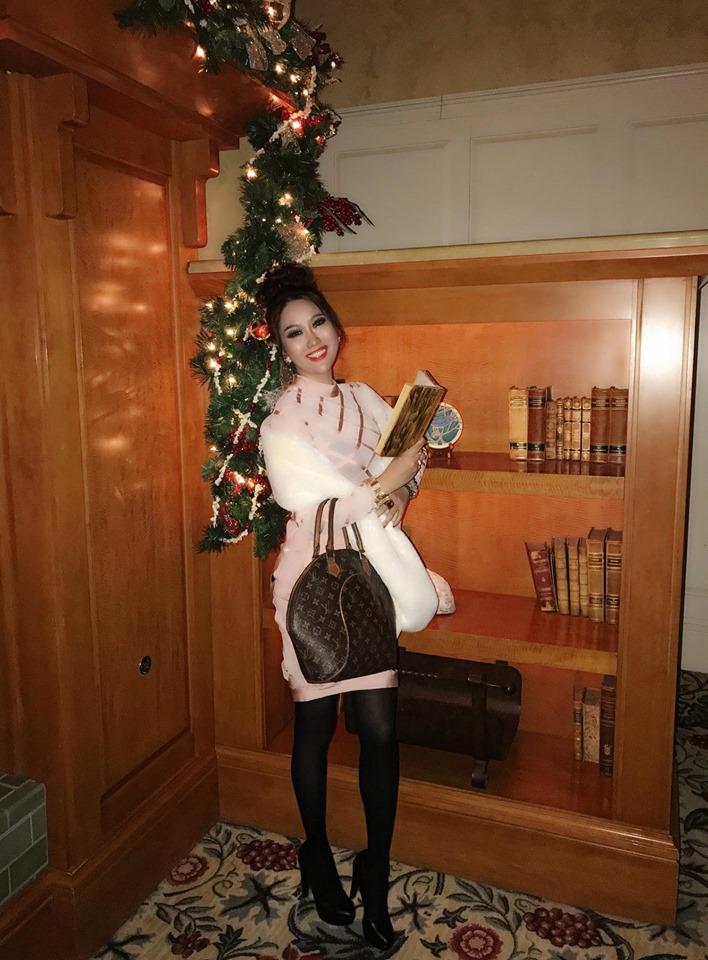 Đã mặc lỗi mốt thì chớ, Phi Thanh Vân lại lộ nội y dưới lớp áo mỏng cực kỳ phản cảm-1