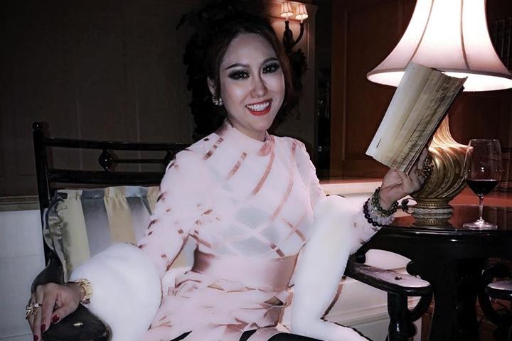 Hoa hậu Hương Giang và dàn mỹ nhân Việt bất ngờ hớ hênh điểm nhạy cảm vì váy lụa-12