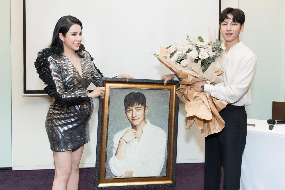 Bên cạnh nhiều tin hỷ, showbiz Việt cuối năm còn nhộn nhịp với sự ra đời của các thiên thần-10