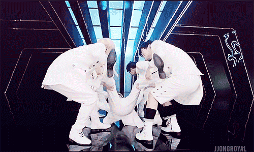 Nhìn bao ngầu là thế, fan vẫn chỉ trích loạt vũ đạo cực nguy hiểm của các nhóm nam nhà SM-9