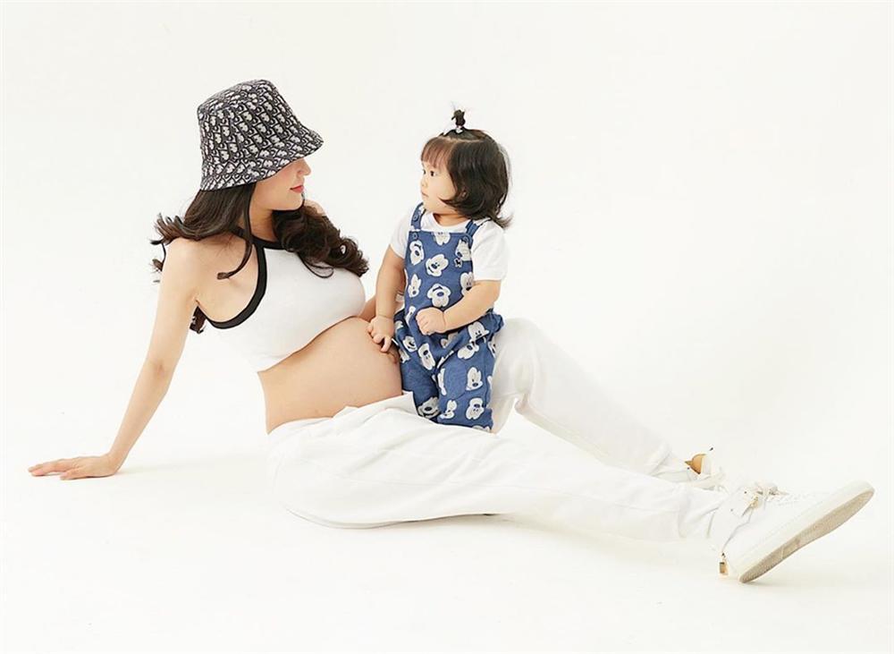 Bên cạnh nhiều tin hỷ, showbiz Việt cuối năm còn nhộn nhịp với sự ra đời của các thiên thần-9