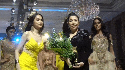 Mỹ nhân Việt ghi điểm với hành động đẹp, cứu đồng nghiệp trên sàn diễn thời trang-2