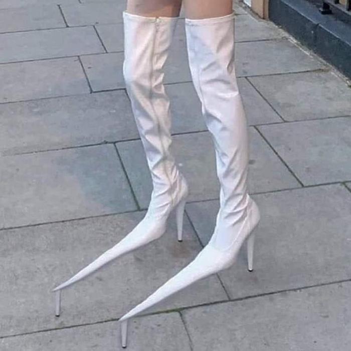 Chị em hết hồn nhìn đôi giày nhọn hoắt có 1-0-2, nhiều người sợ đi ra đường có ngày sấp mặt-1