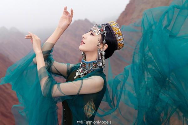 Truyền thông Hàn hết lời khen ngợi nhan sắc mỹ nữ Tân Cương Địch Lệ Nhiệt Ba-18