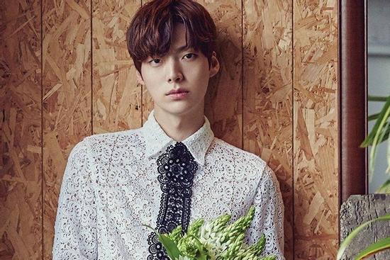 Showbiz đang loạn, Ahn Jae Hyun bất ngờ bỏ theo dõi Goo Hye Sun, xóa sạch ảnh trên Instagram 3,3 triệu người follow