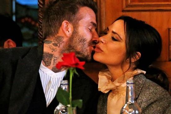 Lấy nhau 20 năm, bà xã David Beckham tiết lộ chuyện 'phòng the'